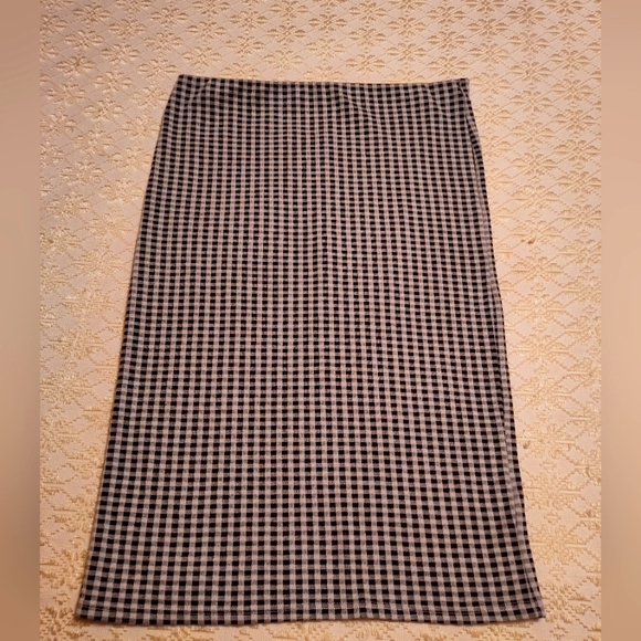 Topshop Dresses & Skirts - Topshop black and white gingham pencil skirt
